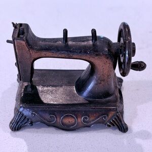 Vintage Finish Die Cast Sewing Machine Pencil Sharpener